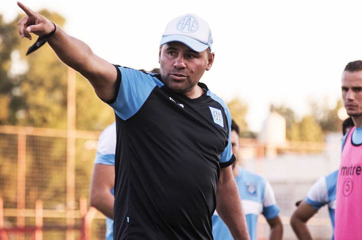 El DT de Estudiantes de Río Cuarto, Gerardo Acuña, vive un momento complicado. (Prensa Estudiantes Río Cuarto).