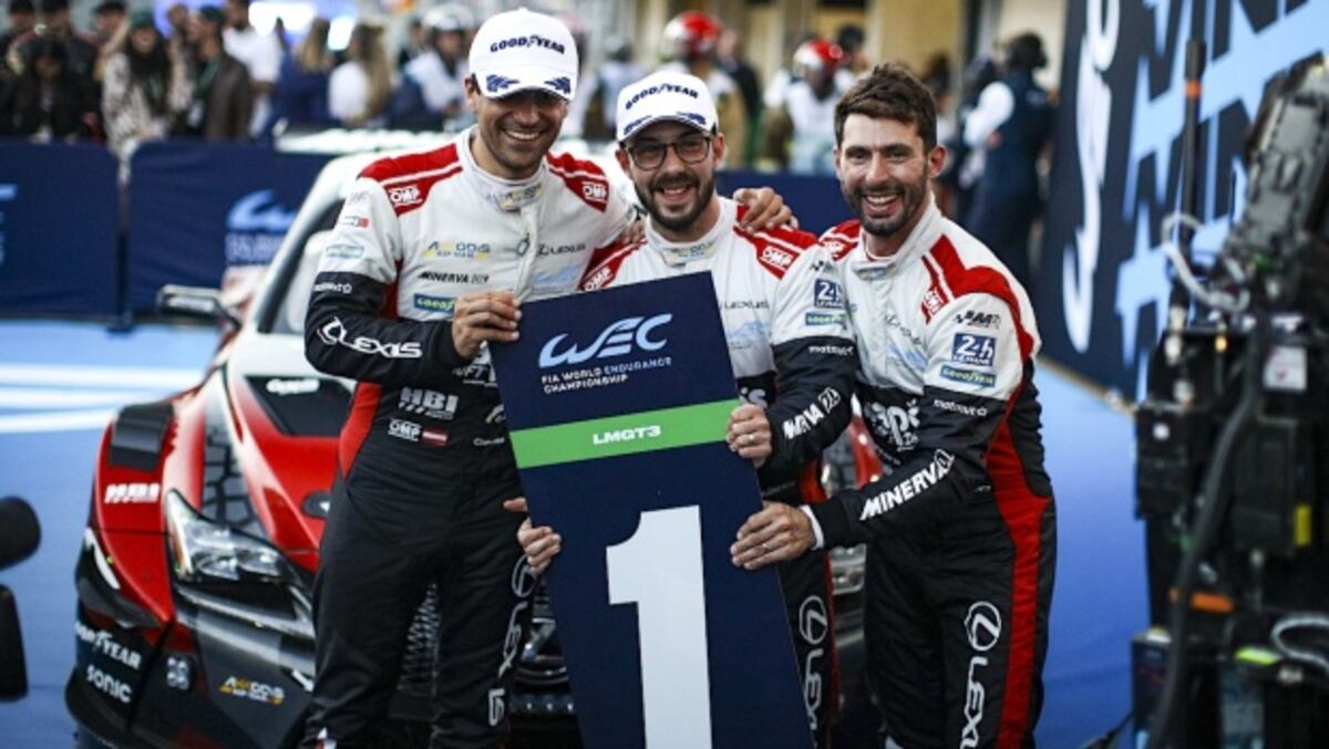 "Pechito" López y sus compañeros Schmid y Umbrearescu, tras ganar las 6 Horas de São Paulo. (Prensa Akkodis ASP)