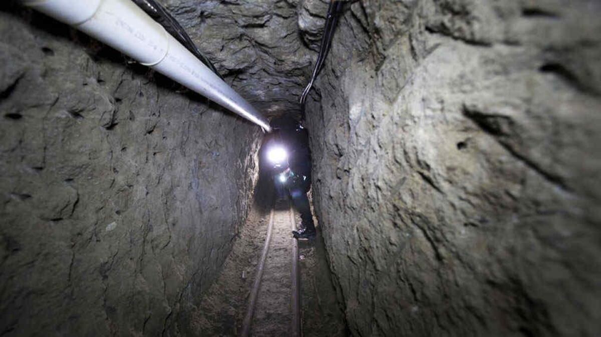 TÚNEL. Por donde, según las autoridades, Guzmán escapó de la prisión (AP/Marco Ugarte).