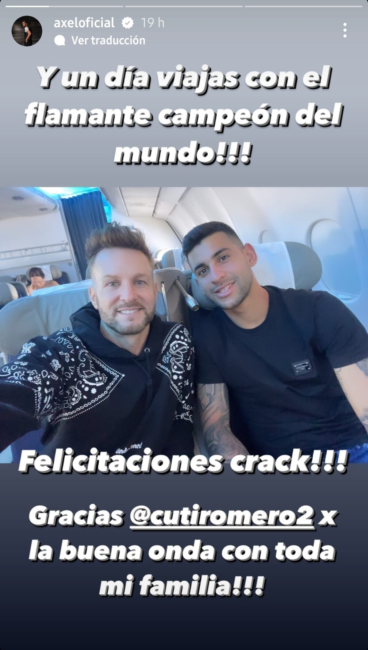Cuti Romero y Axel juntos en un avión (Captura de pantalla)