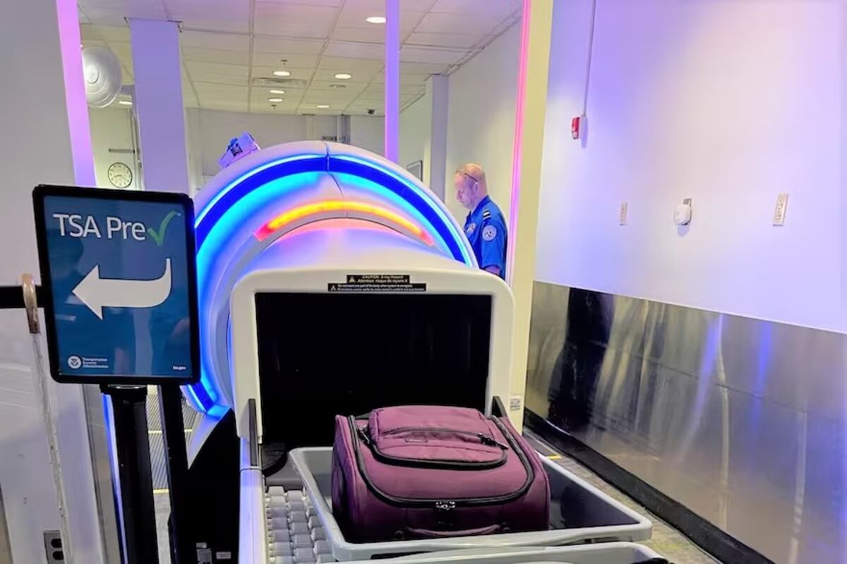 Viajar a EE. UU.: la nueva tecnología que elimina la necesidad de sacar líquidos y laptops en el control de aeropuerto