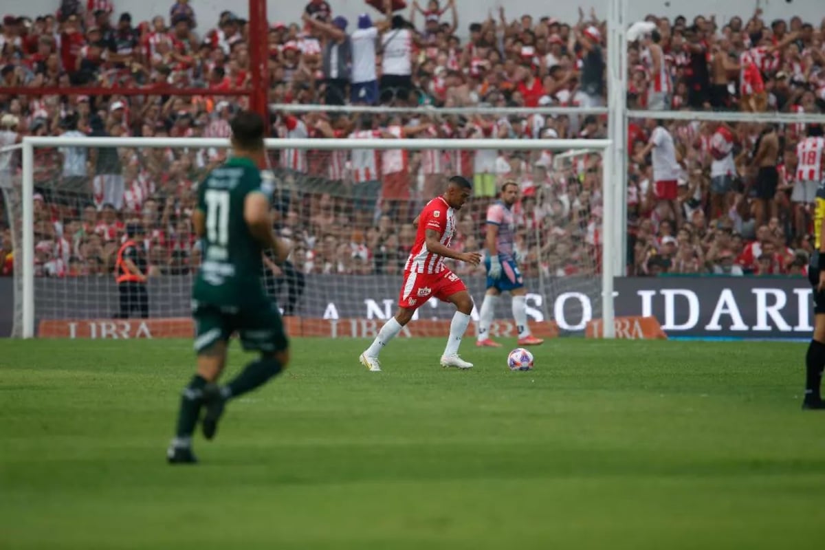 El defensor de Instituto, gran figura del equipo en la Liga Profesional 2023. (Prensa IACC).