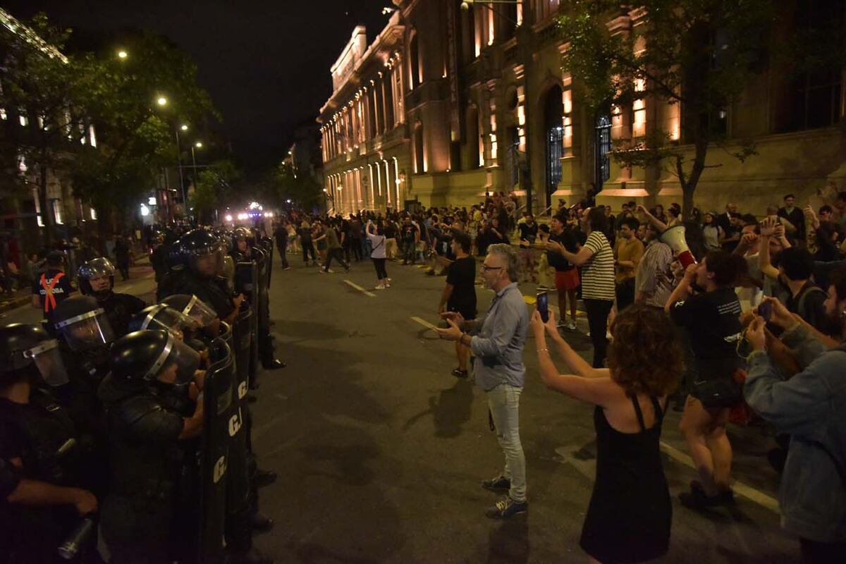 cacerolazo en patio olmos
