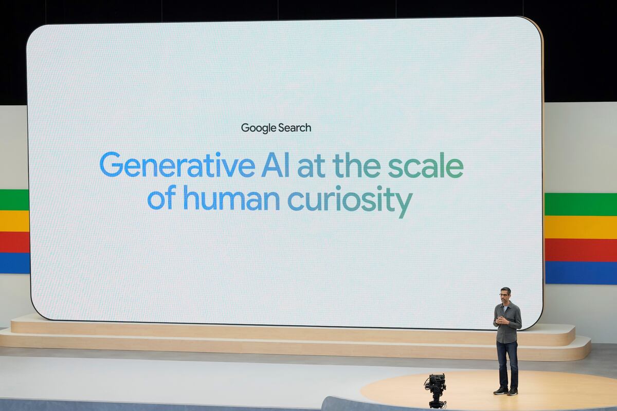 El CEO de Alphabet, Sundar Pichai, habla en el evento de Google I/O en Mountain View, California, el martes 14 de mayo de 2024. (Foto de Jeff Chiu/AP)
