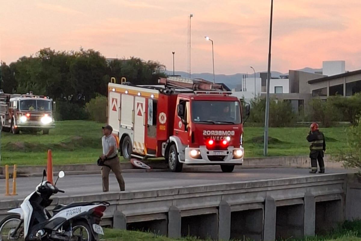 Fuego en Docta: un edificio residencial se incendio y debieron evacuar a los vecinos. (La Voz)