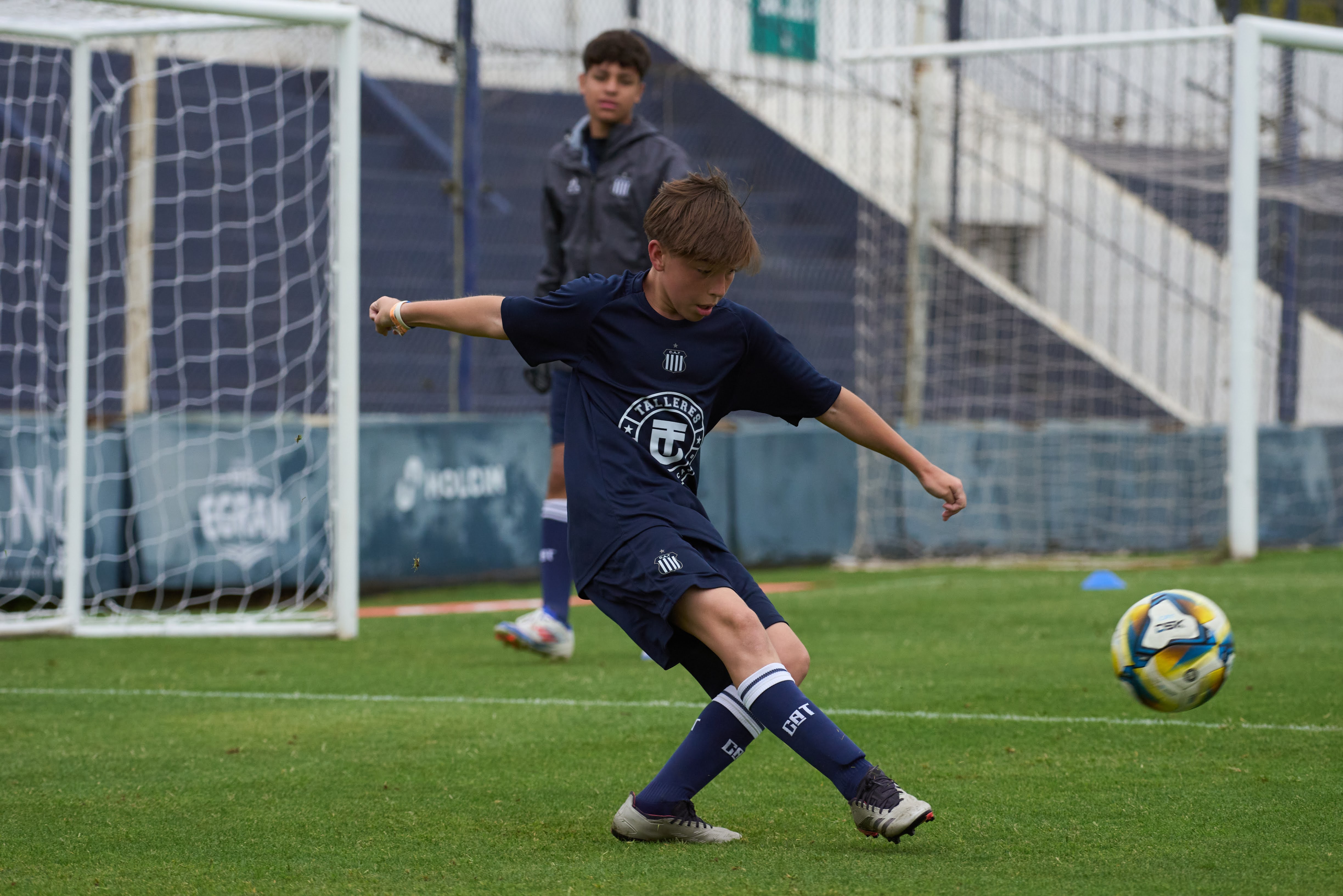 Campus Talleres: fútbol, valores y experiencias únicas para chicos y chicas. Del 16 al 20 de diciembre, niños y niñas podrán entrenar en el CARD Amadeo Nuccetelli y vivir el club desde adentro. (Prensa Talleres)