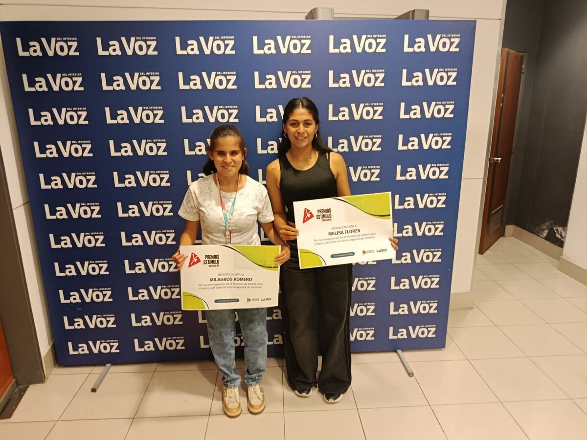 Milagros Romero (izquierda) junto a Melisa Flores (derecha) en la ceremonia de los Premios Estímulo de La Voz. (Gentileza Melisa Flores)