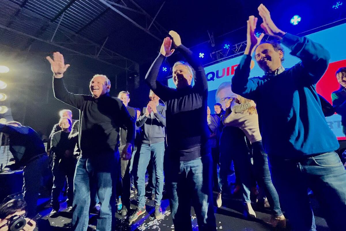 En equipo. Fue el lema de la campaña del oficialista Guillermo de Rivas para ganar en Río Cuarto, con el apoyo del gobernador Martín Llaryora y del intendente local, Juan Manuel Llamosas.  (Tomy Fragueiro)