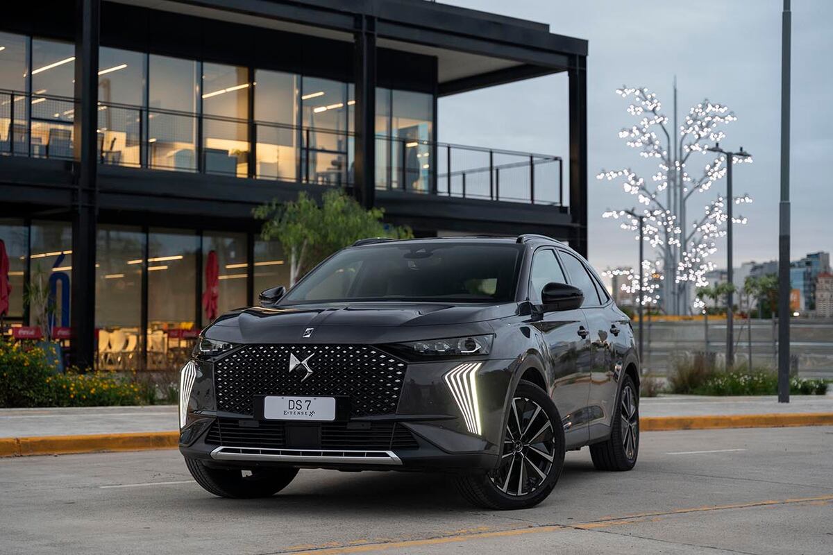En esta nueva presentación, el DS 7 E-Tense se ofrece con un solo nivel de equipamiento denominado Pallas.