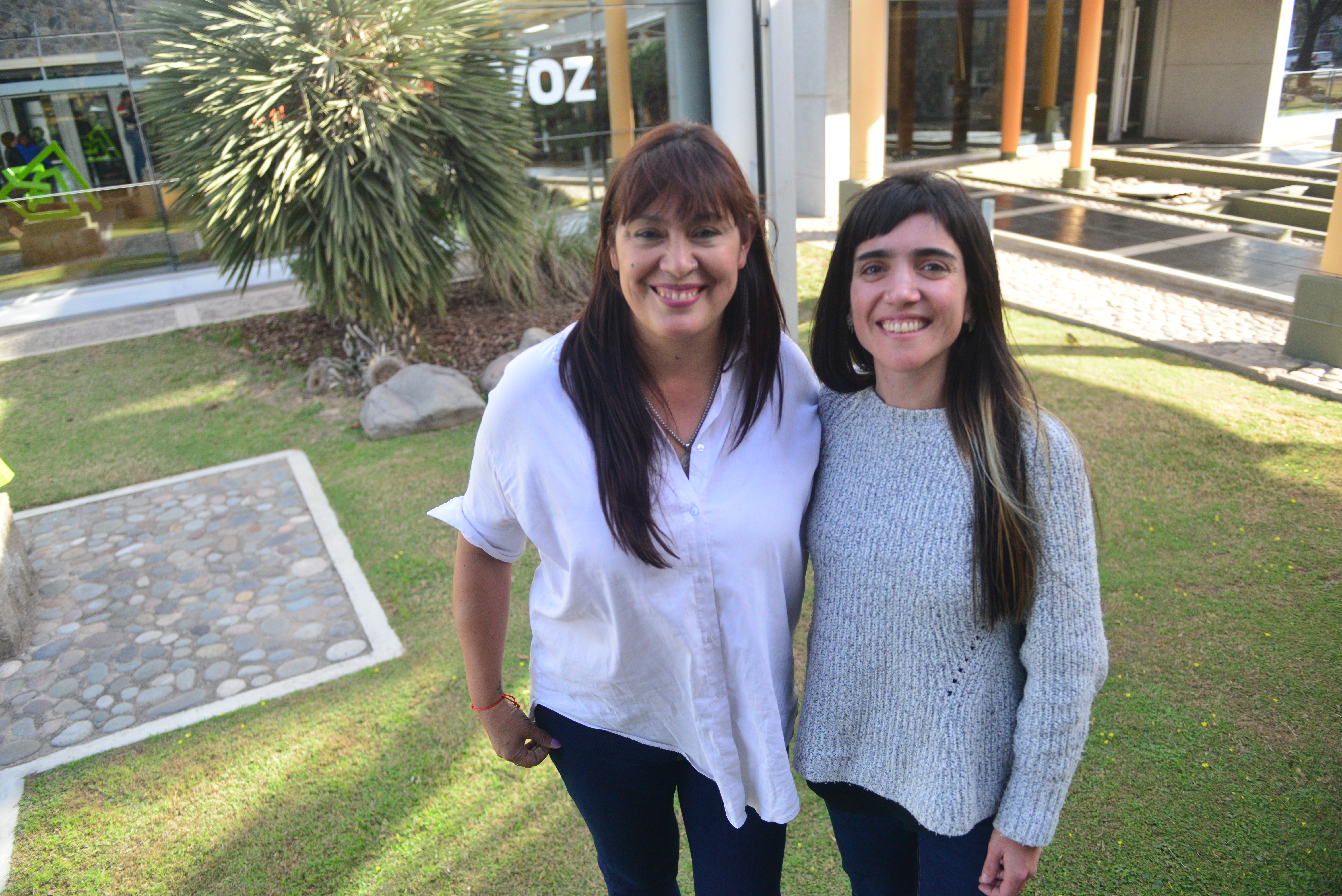 Resistencia. Fernanda Miño, exfuncionaria del gobierno anterior,
y Constanza "Coty" San Pedro, referente en Córdoba de la agrupación de Juan Grabois. Cuestionaron la gestión de Javier Milei. (Javier Ferreyra)