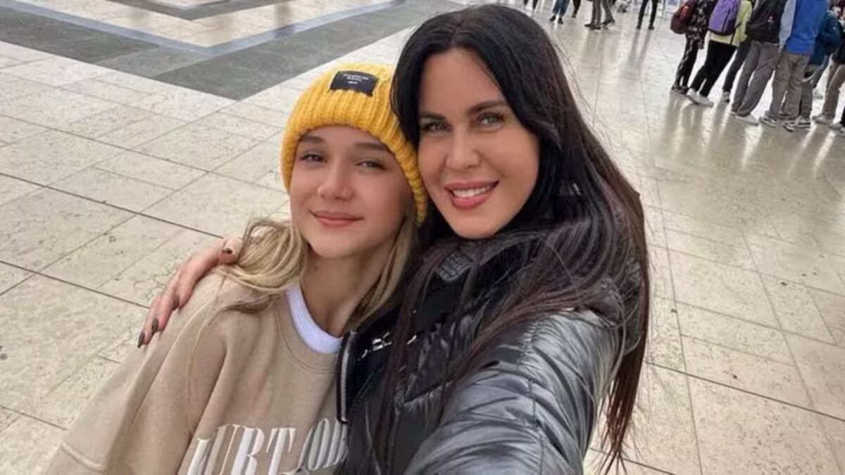 Natalie Weber junto a su hija, Mía.