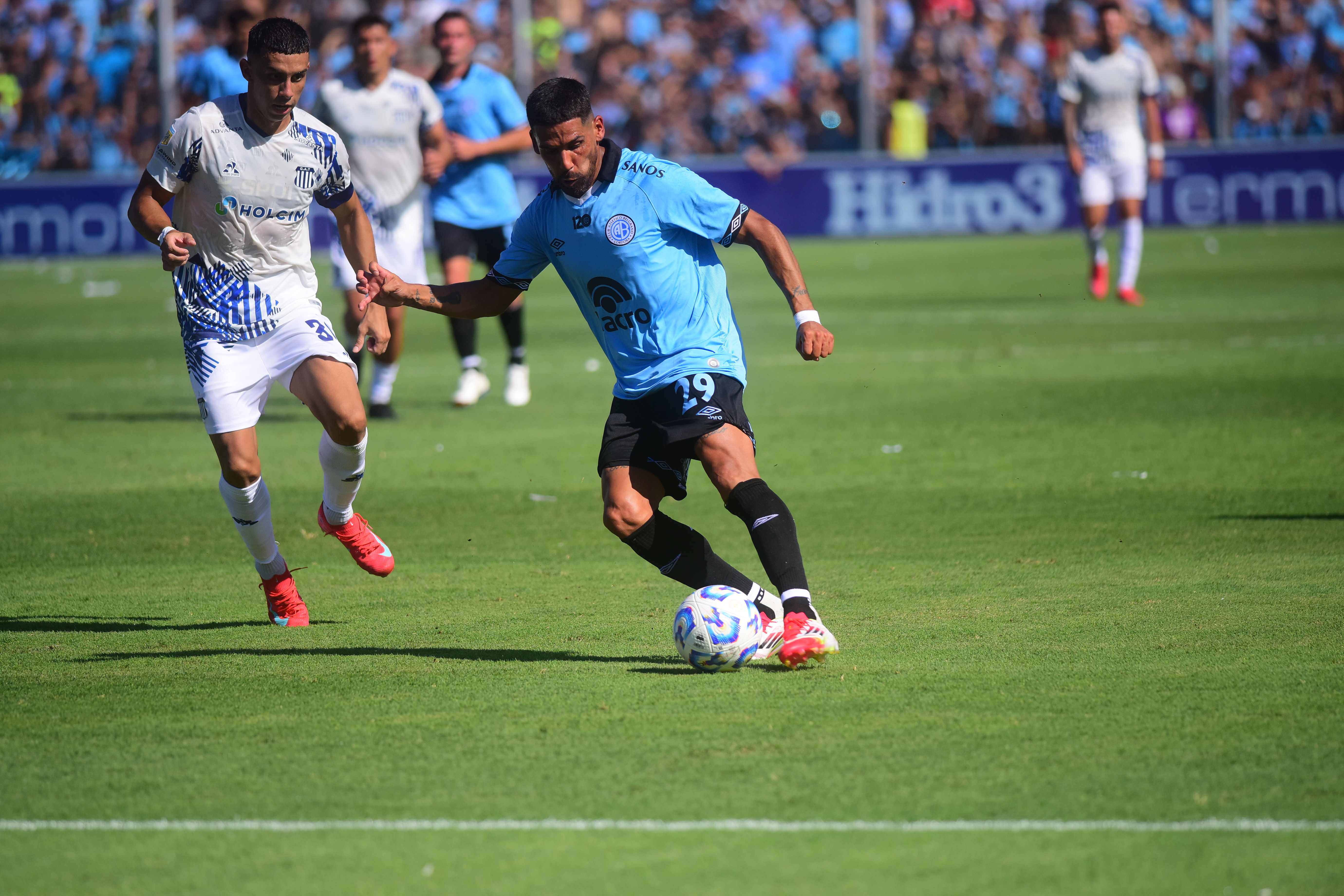 Belgrano y Talleres jugaron el clásico en Alberdi con todos los condimentos. Foto Javier Ferreyra