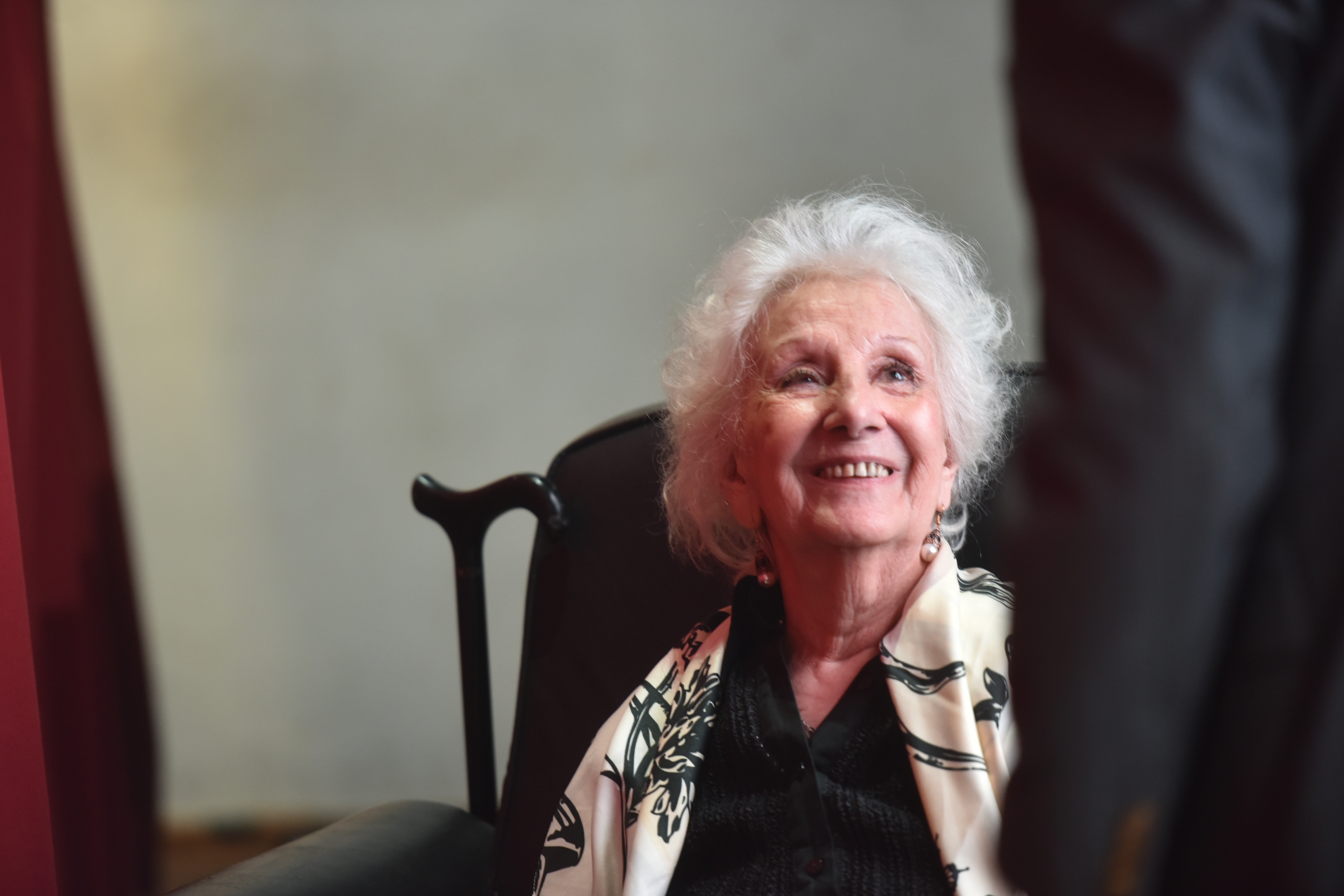 Estela de Carlotto abuela de Plaza de Mayo en un homenaje por los 40 años de Democracia en la Aula Magna de la Facultad de derecho de la UNC. Foto Javier Ferreyra