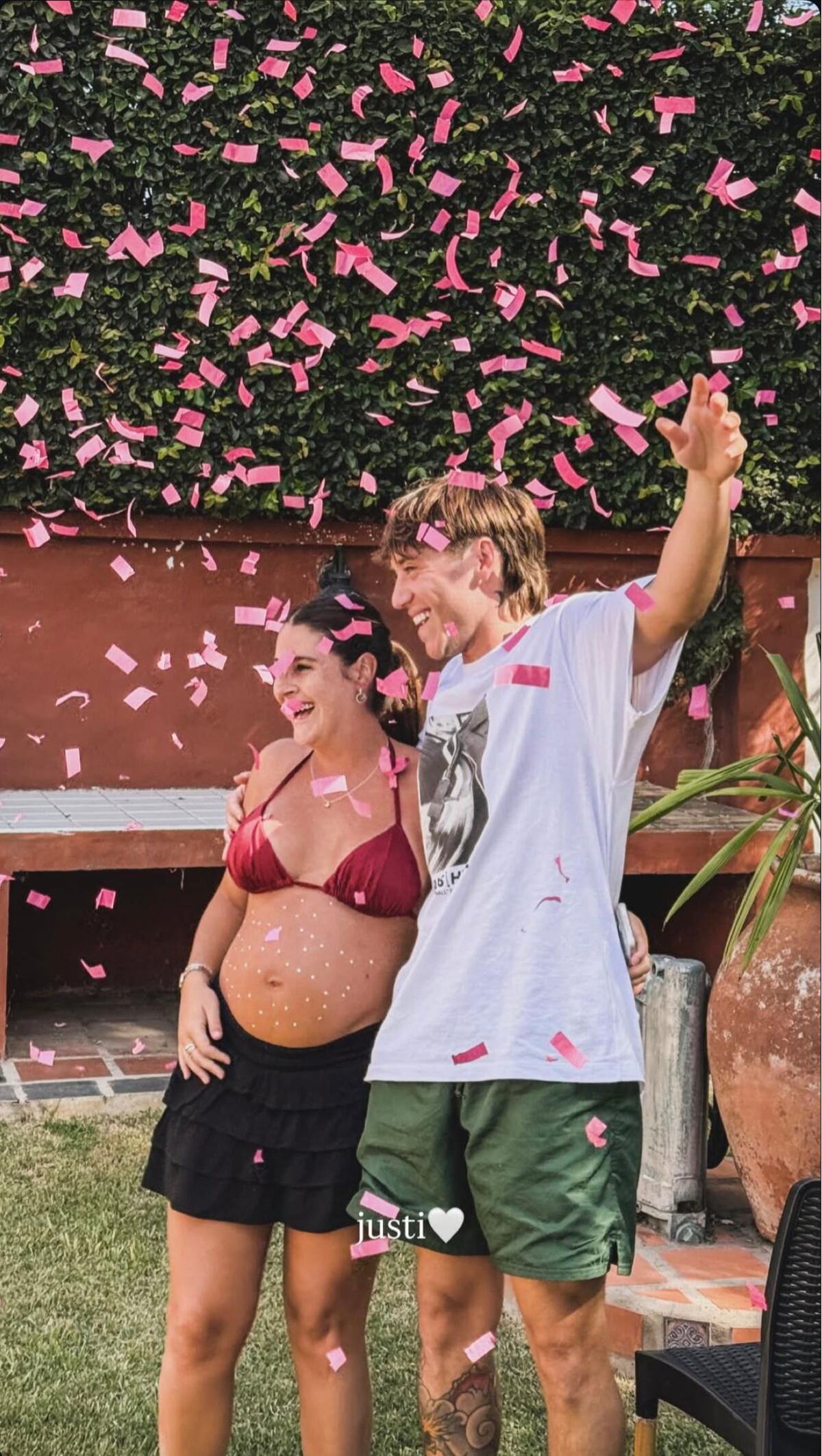 Paulo Londra y Martina Quetglas celebraron el baby shower de su hija: las tiernas fotos de la espera de Justi (Captura de pantalla)