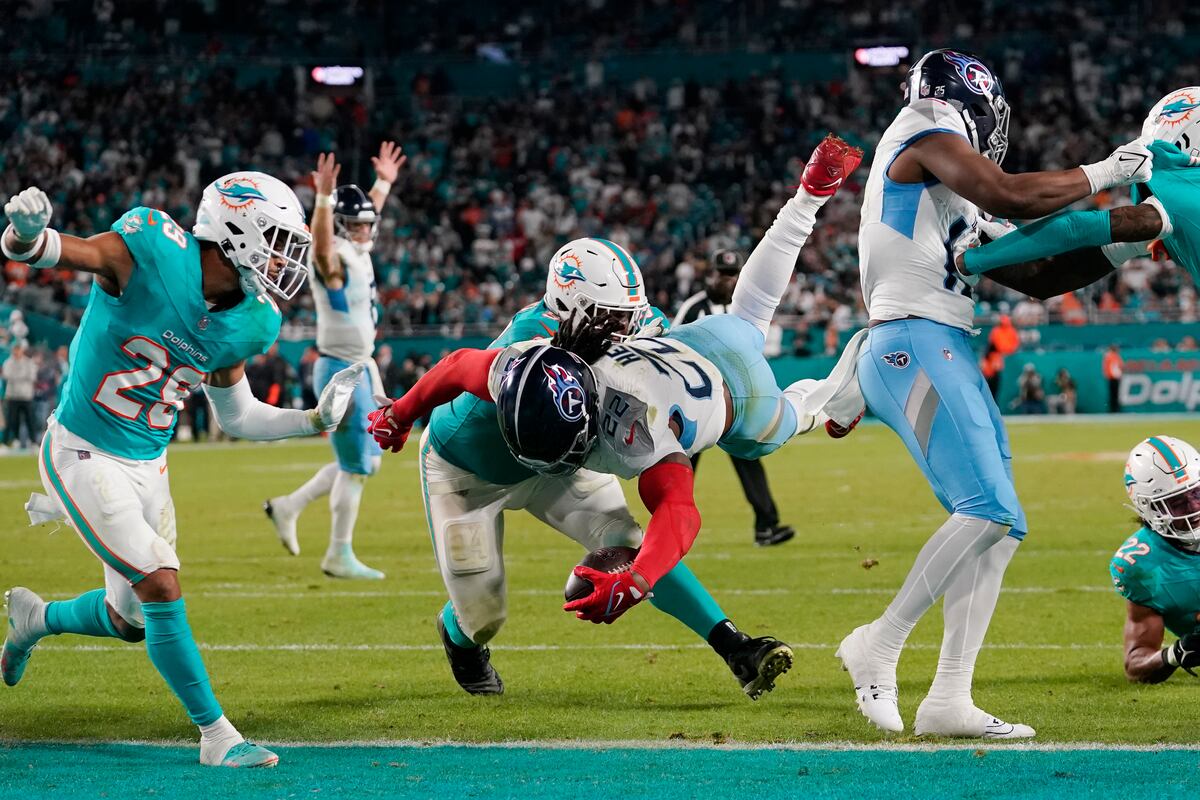 Miami Dolphins jugando en el Hard Rock Stadium. (AP Foto/Lynne Sladky)