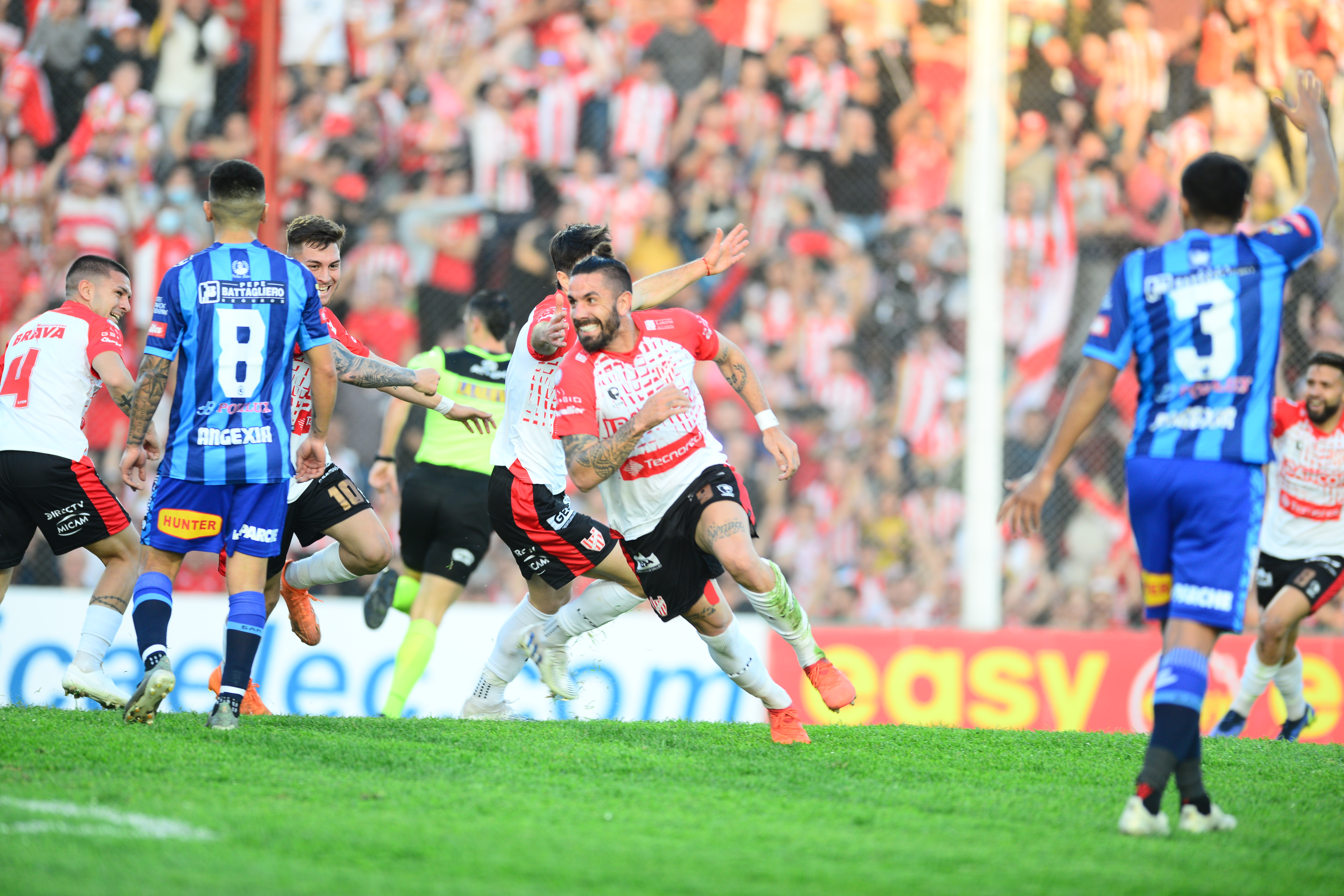 El DT apostó por Patricio Cucchi como delantero de área y el santafesino le pagó con goles en Instituto. (José Gabriel Hernández / La Voz)