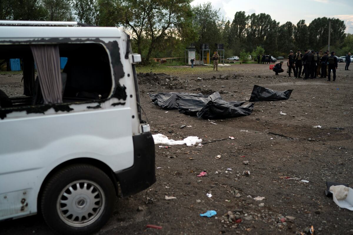 Terrible ataque a un convoy humanitario en Ucrania. (AP)