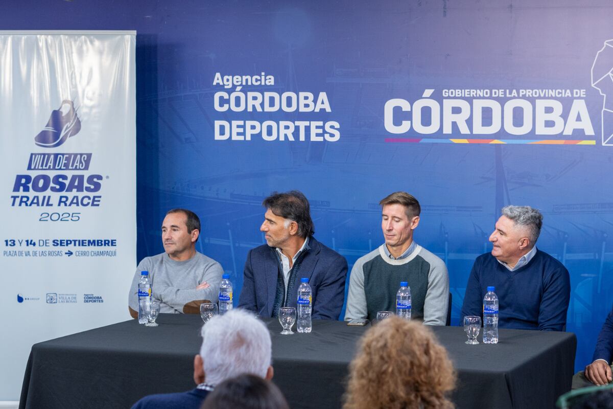 Autoridades en el anuncio de Villa de las Rosas Trail Race 2025.