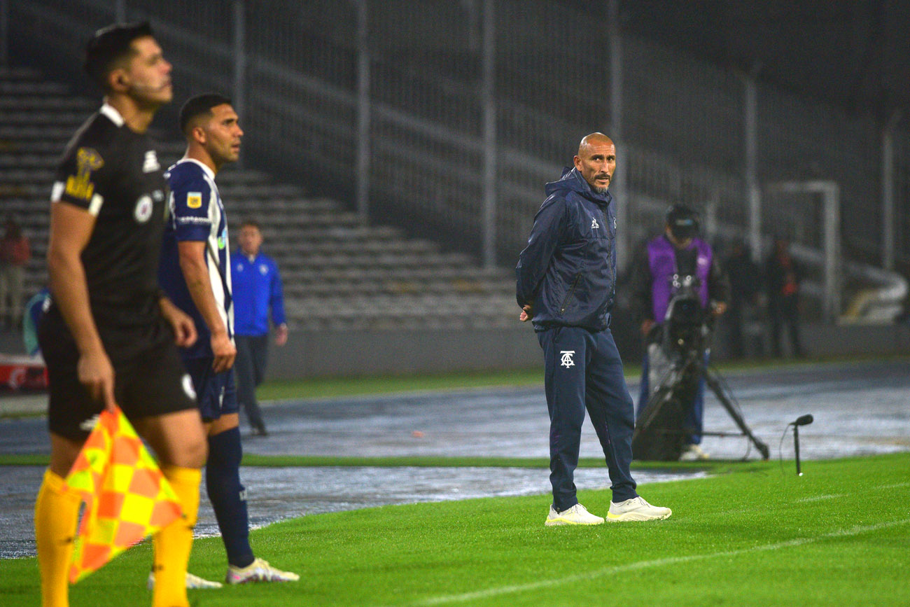 Talleres perdió con Velez 1 a 0 en el Estadio Kempes.  (Nicolás Bravo / La Voz)