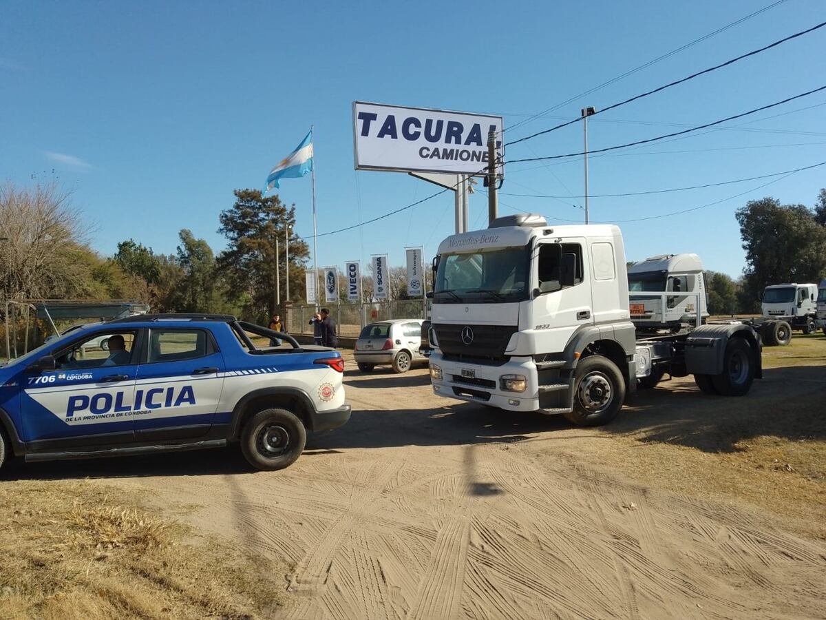 Apareció en Villa María camión robado en Tigre y detuvieron al dueño de la concesionaria (Policía).