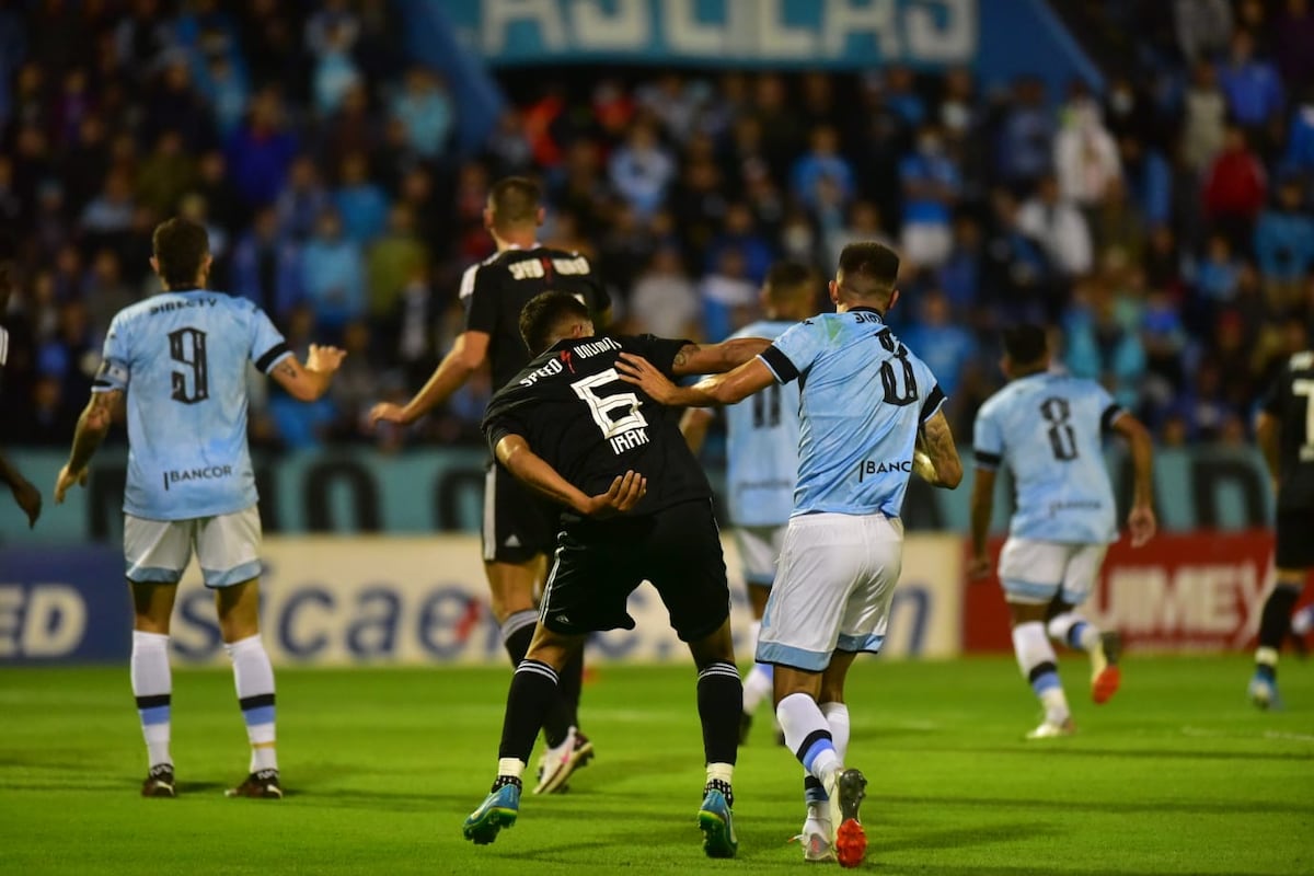 Ochoa y Goitía se dieron con todo en Belgrano vs. Riestra. (Facundo Luque / La Voz).