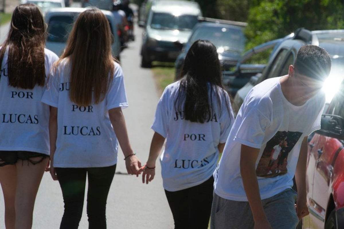Multitudinaria marcha por el asesinato de Lucas González. (Clarín)