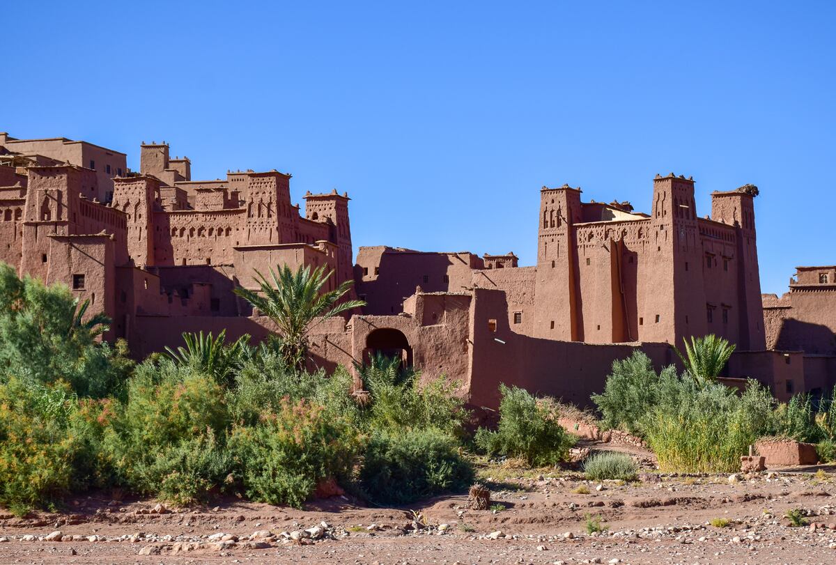 Ouarzazate es la puerta de entrada al Sahara. En su camino se encuentra la kasbah de Ait Ben Haddou. Aquí se filmaron famosas series y películas. (Gentileza: Walter “Che Toba” De Boever)