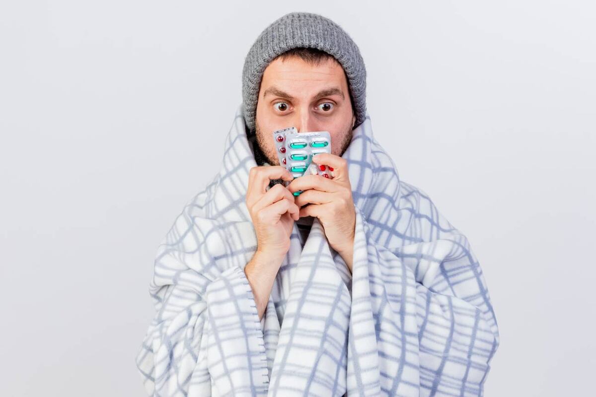 El frío no sólo trae resfriados. Afecta a enfermedades crónicas y aumenta molestias. Con cuidados simples y tratamientos innovadores, es posible proteger la salud durante el invierno. (Freepik)