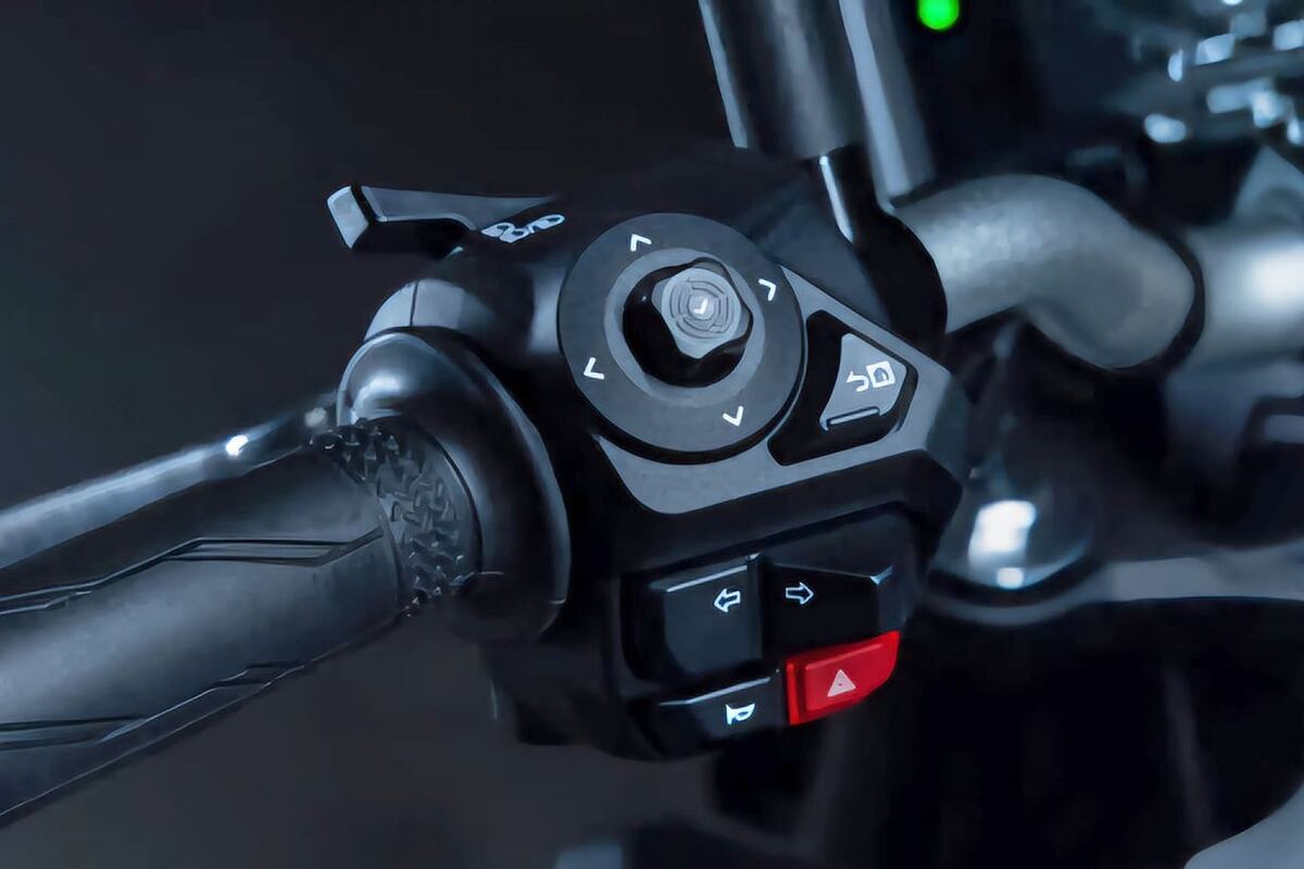 El conductor puede elegir entre dos modos de conducción: sport y street, además de un Custom personalizable.