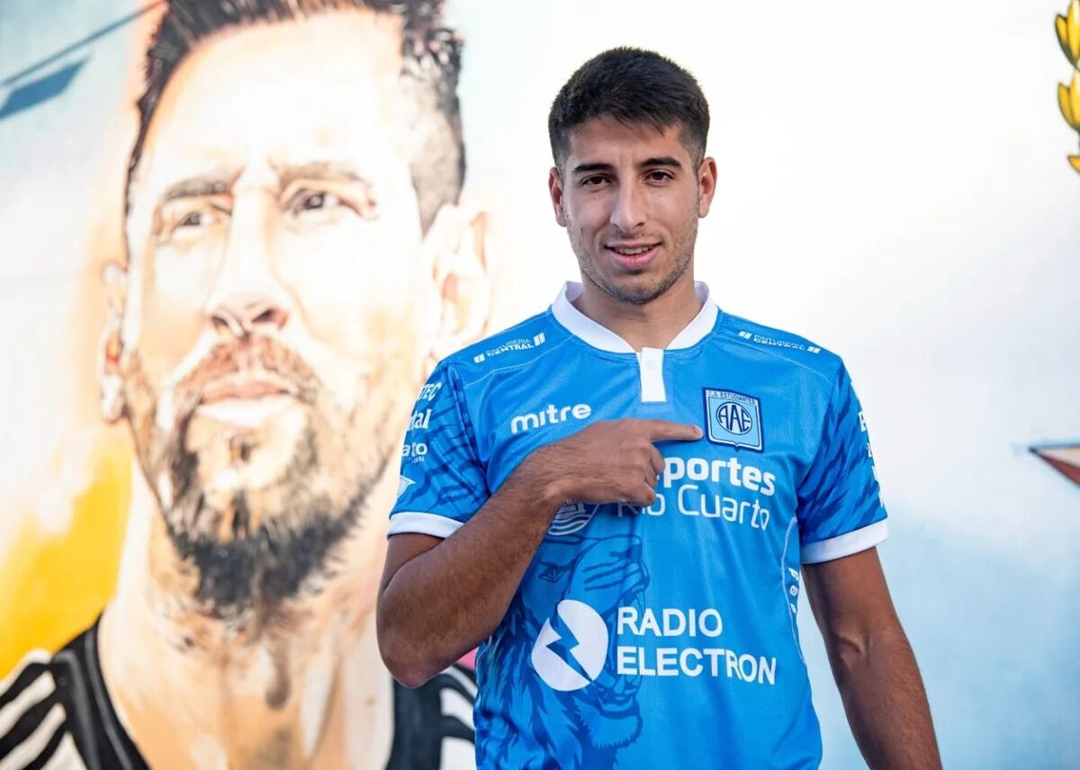 Estudiantes de Río Cuarto y su nueva camiseta para 2023. La estrenó por Copa Argentina. (Gentileza Prensa Estudiantes RC).