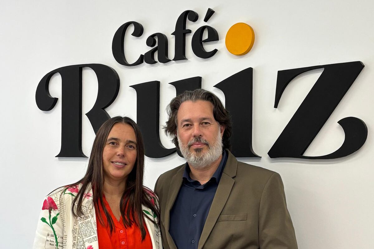 Verónica y Pablo Ruiz, hermanos y socios en Café Ruiz, la empresa que su abuelo inició hace 70 años en La Carlota. Hoy hacen base en Villa María. (Gentileza Café Ruiz)