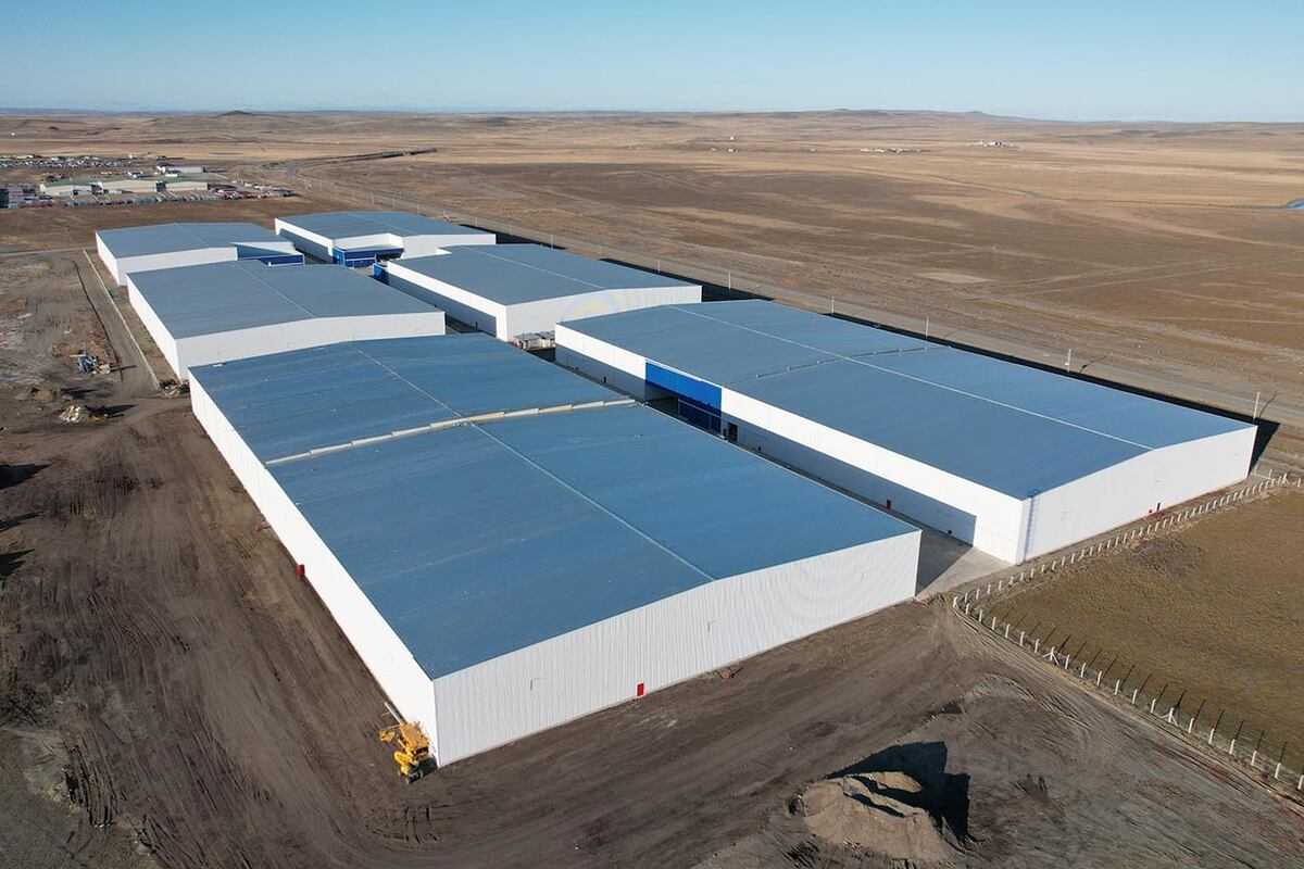 La empresa construyó más de 84.000 m2 llave en mano de obra civil, instalaciones, ampliaciones industriales y naves logísticas en Río Grande, Tierra del Fuego.
