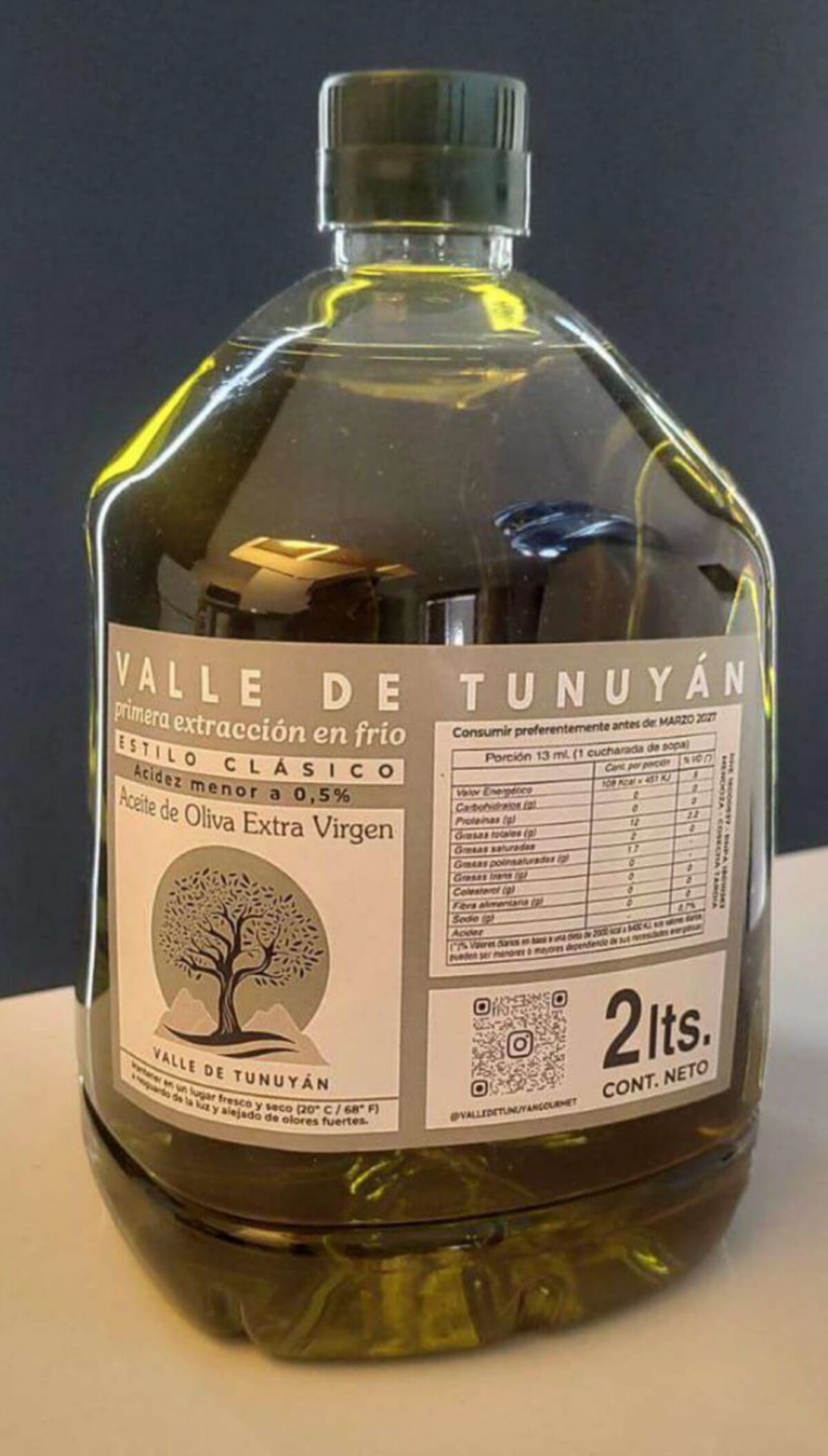 Aceite de Oliva prohibido por disposición del Anmat en todo el territorio nacional. Marca: Valle de Tunuyán. Elaborado en Mendoza. (imágenes de Anmat)
