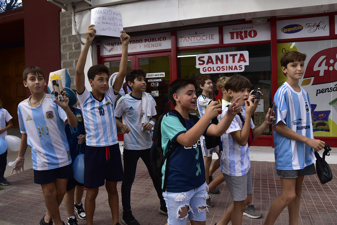 Caravana en homenaje a Mario Alberto Kempes en Bell Ville