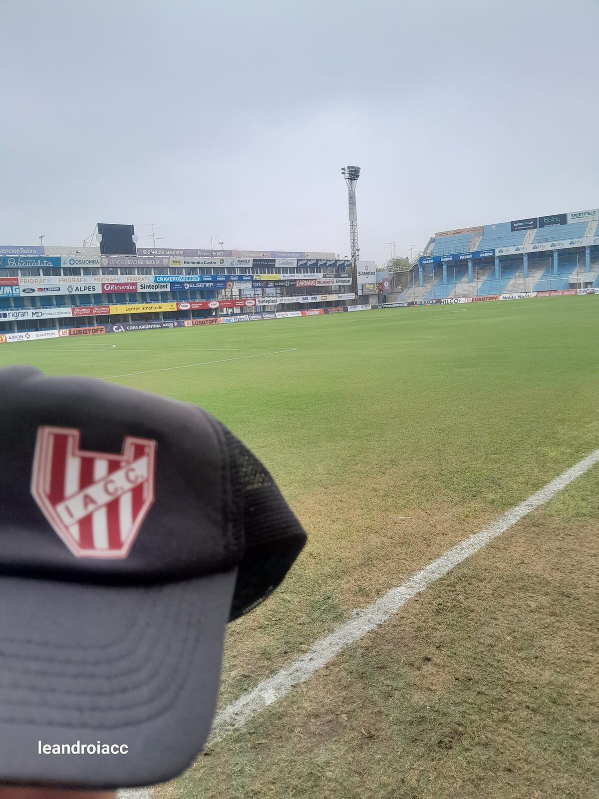 Los fanáticos de la Gloria y el aguante en Rafaela. (Gentileza).
