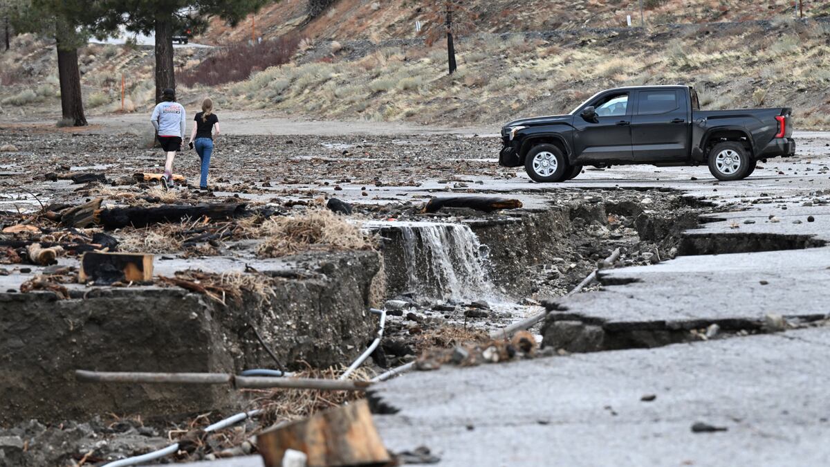 Fuertes tormentas azotan California: inundaciones, deslizamientos y al menos dos muertos (Agencia AP)