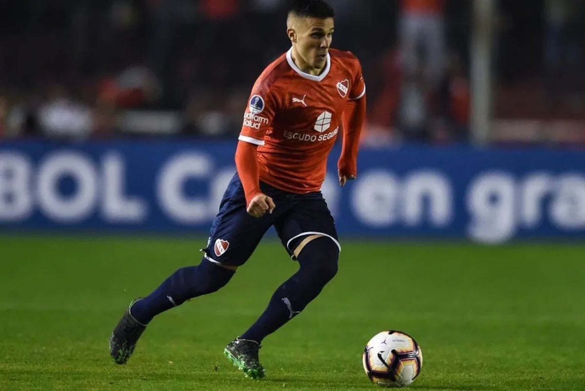 El lateral derecho del Rojo, Fabricio Bustos, es pretendido por Boca. / Gentileza.