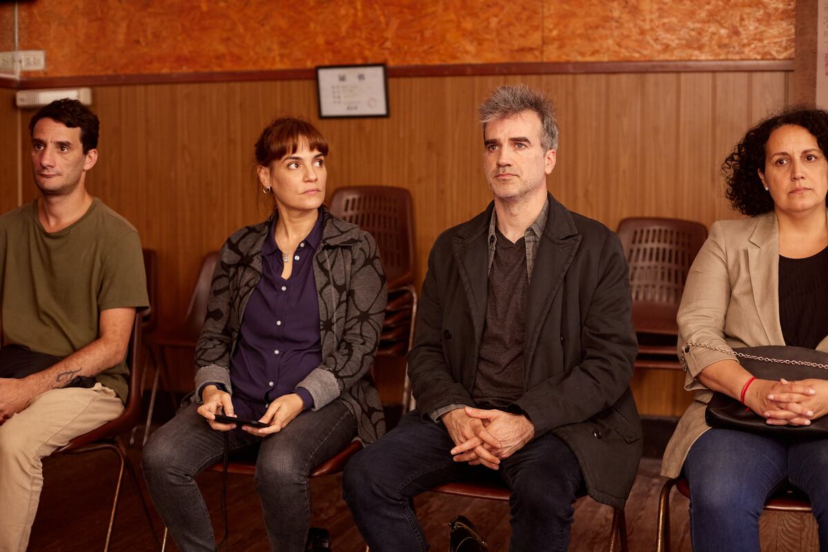 Pilar Gamboa y Daniel Hendler en un pasaje de la comedia negra "Mufas: suerte para la desgracia", nueva serie de Disney+ (Disney+).