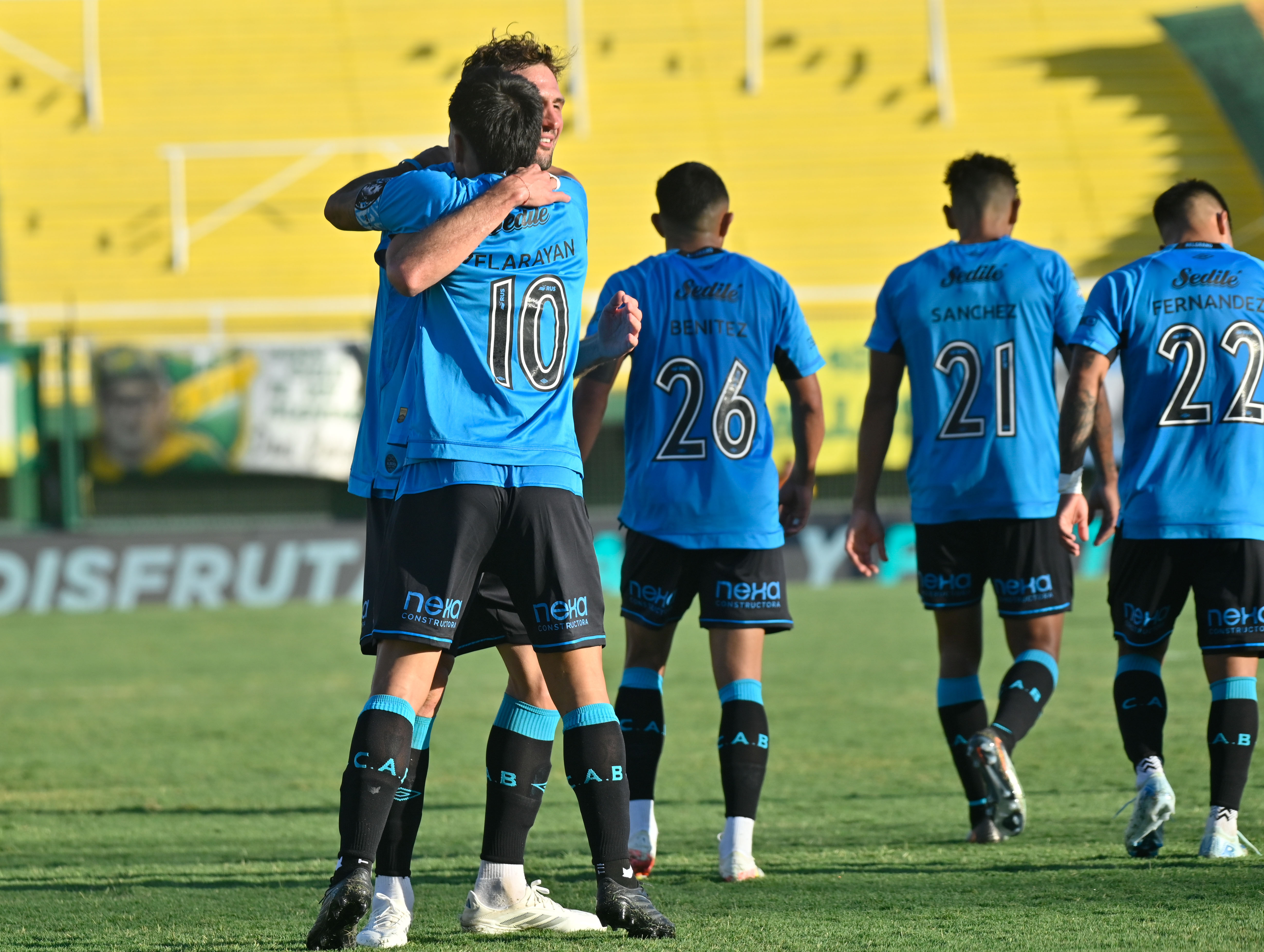 Belgrano | Lucas Zelarayán y Franco "Mudo" Vázquez, ante Defensa y Justicia. (Fotobaires)