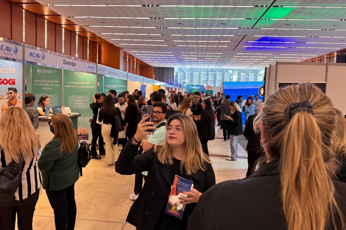 La jornada se realizó en el Centro de Convenciones Córdoba, y reunió a más de 1200 profesionales del sector turístico de toda la provincia y el país, y contó con la participación de casi 100 expositores.