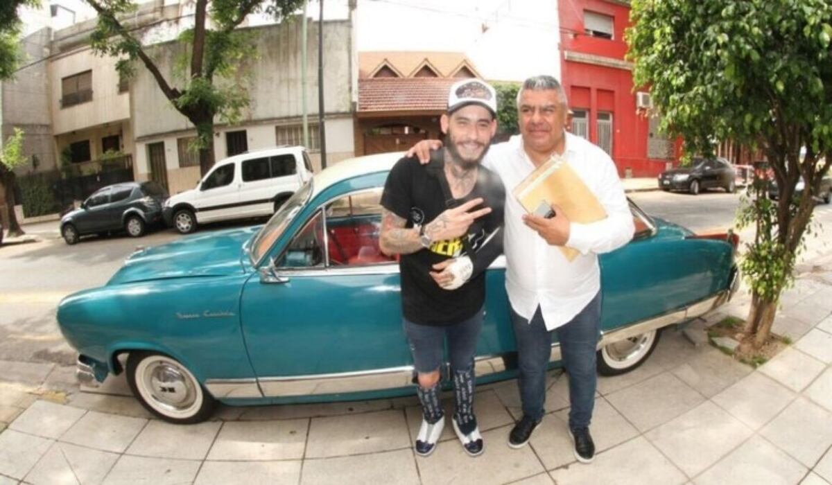 En 2020, Ulises le había regalado un auto de colección a Tapia. (Archivo La Voz).