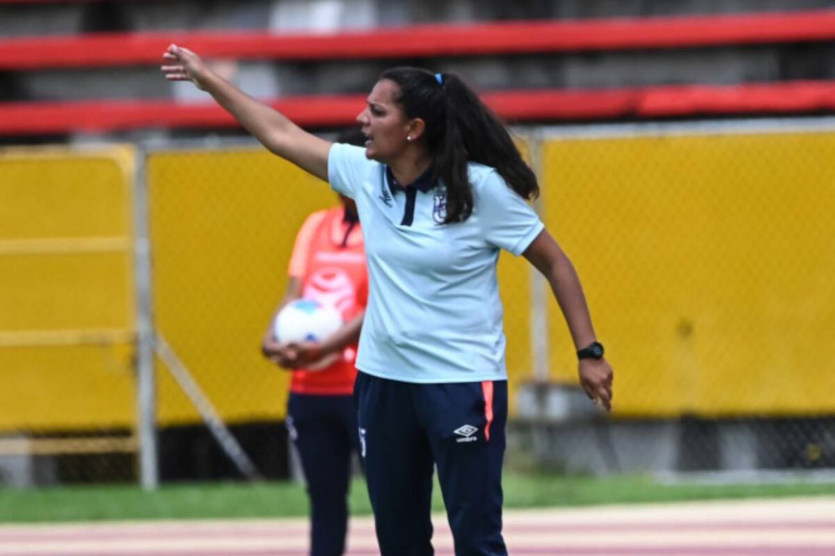 Daniela Díaz como DT de Universidad Católica de Ecuador (Prensa)
