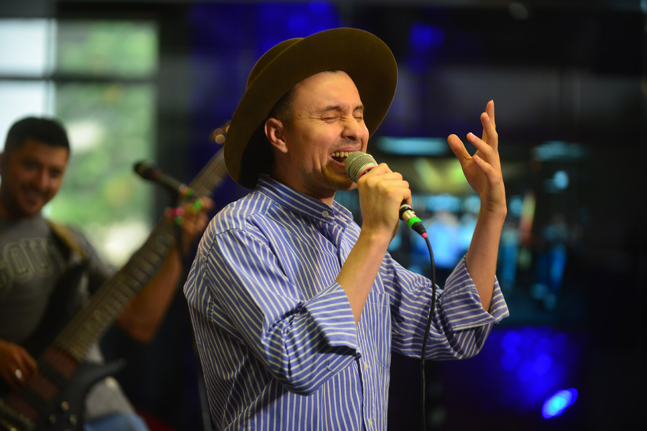 El folklorista Paquito Ocaño brindó un show en la redacción de La Voz, en el ciclo Camino al Festival de Jesús María. (Nicolás Bravo / La Voz)