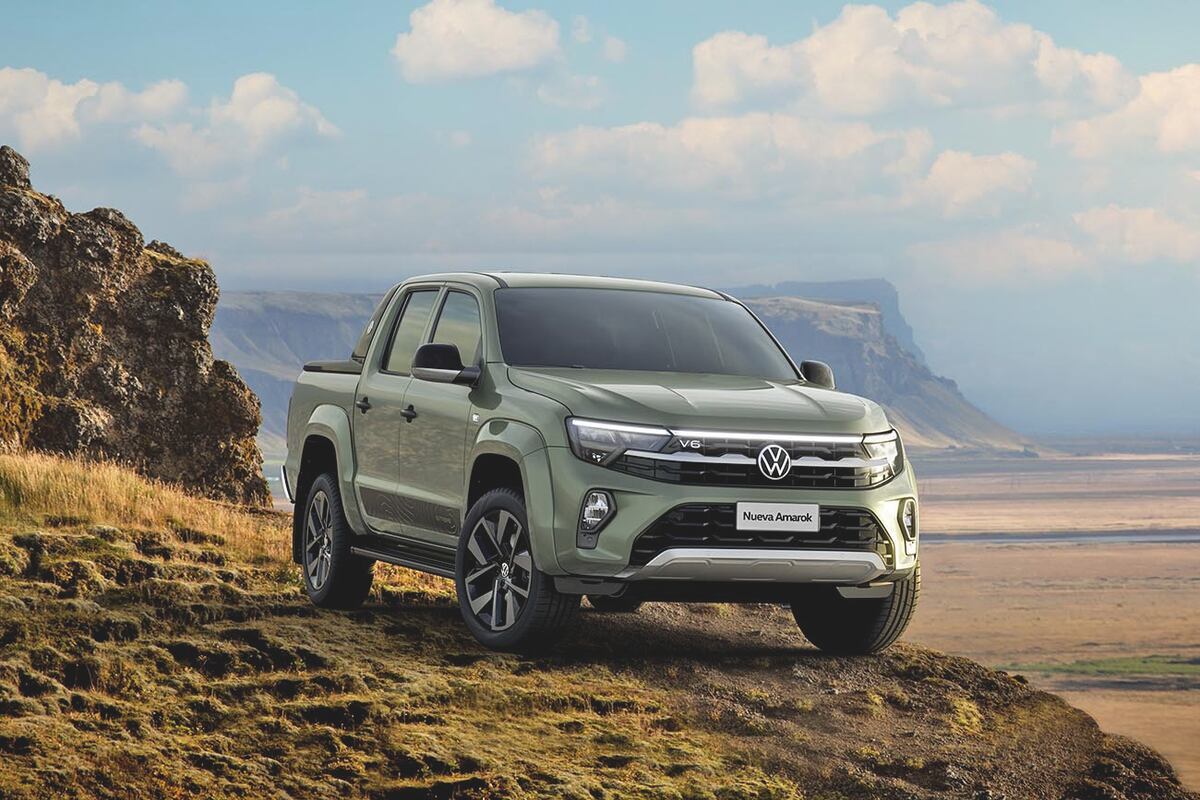 La Volkswagen Amarok Trendline, con el motor diésel 2.0 litros con 140 CV, caja manual de seis marchas y tracción trasera, es la más costosa de este grupo: $ 40.165.700.