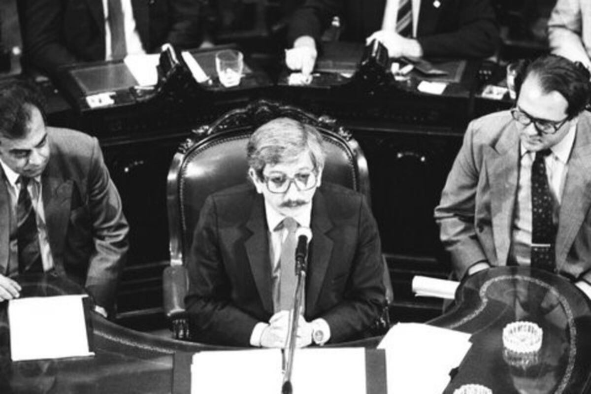 Dante Caputo, canciller del gobierno de Raúl Alfonsín. Asumió tras la guerra de Malvinas. (Télam)
