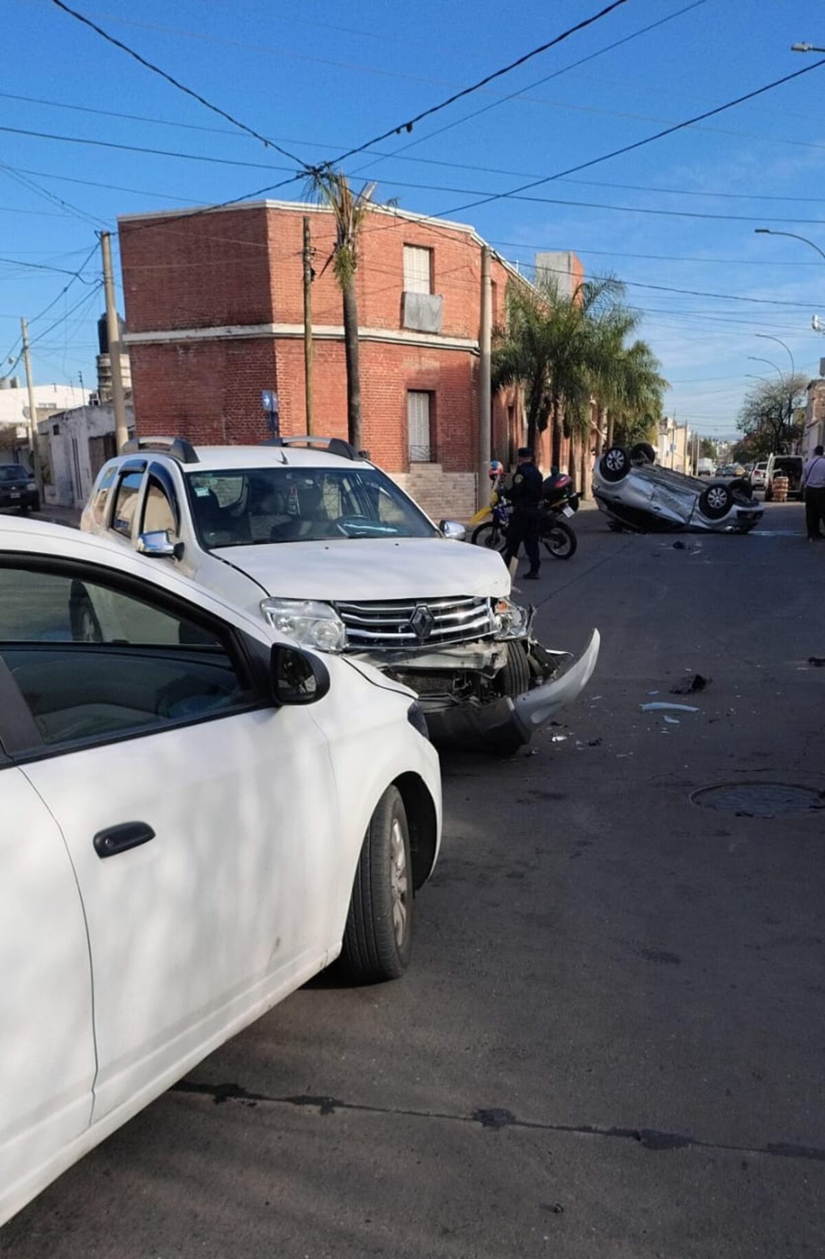 Choque múltiple y vuelco en Córdoba (Policía).