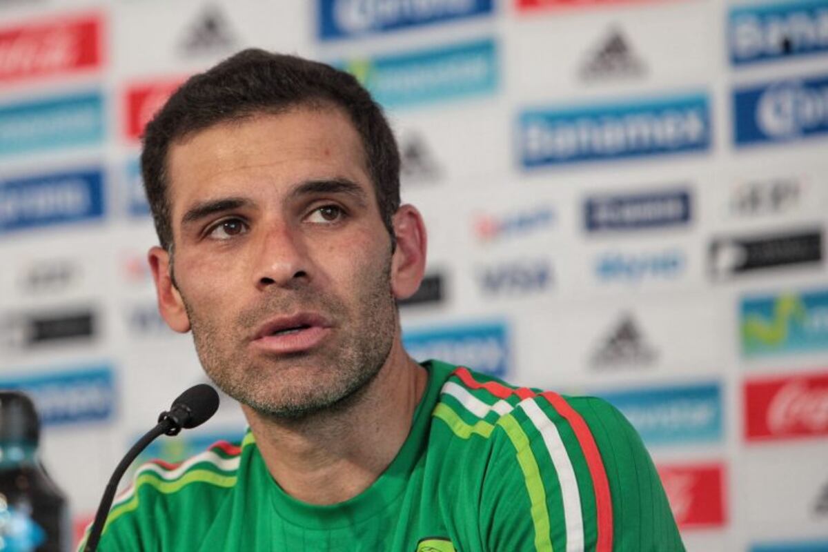 MX01\u002E CIUDAD DE MÉXICO (MÉXICO), 24/05/2016\u002E- El jugador de la selección mexicana de fútbol, Rafael Márquez, participa hoy, martes 24 de mayo de 2016, de una rueda de prensa en el Centro de Alto Rendimiento en Ciudad de México (México)\u002E EFE/SÁSHENKA GUTIÉRREZ mexico Rafael Marquez futbolista jugador de la seleccion mexico futbol conferencia de prensa