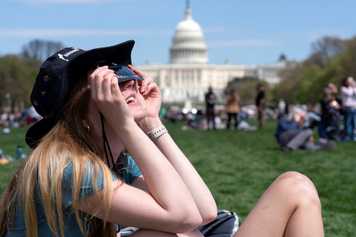 El eclipse, desde diferentes puntos de Estados Unidos. (AP)