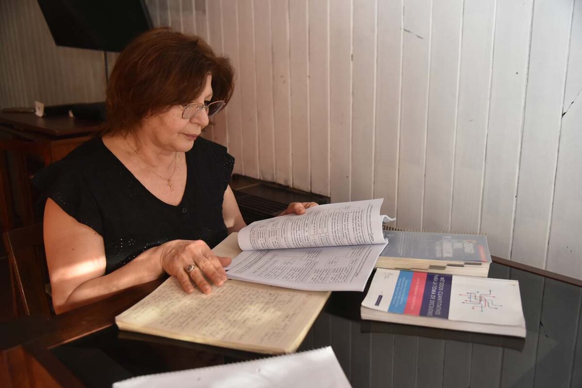 Alicia, jubilada que estudia para contadora en la UNC (Facundo Luque / La Voz)