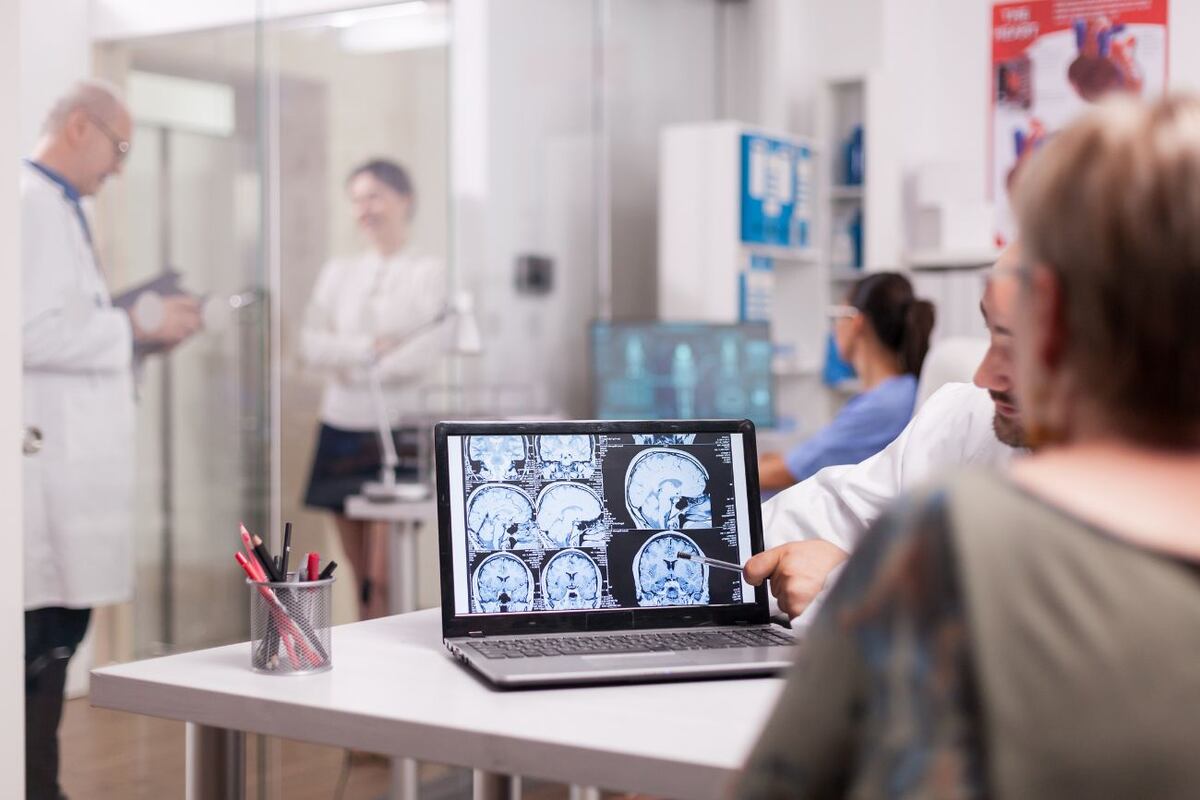 La Unidad de Stroke cuenta con resonancia y tomografía específicas para ACV, permitiendo un diagnóstico rápido y un tratamiento eficaz.